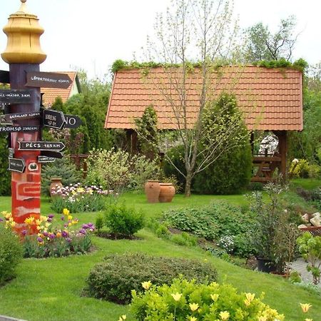 Csakvar Publo Etterem Es Panzio Bed & Breakfast エクステリア 写真