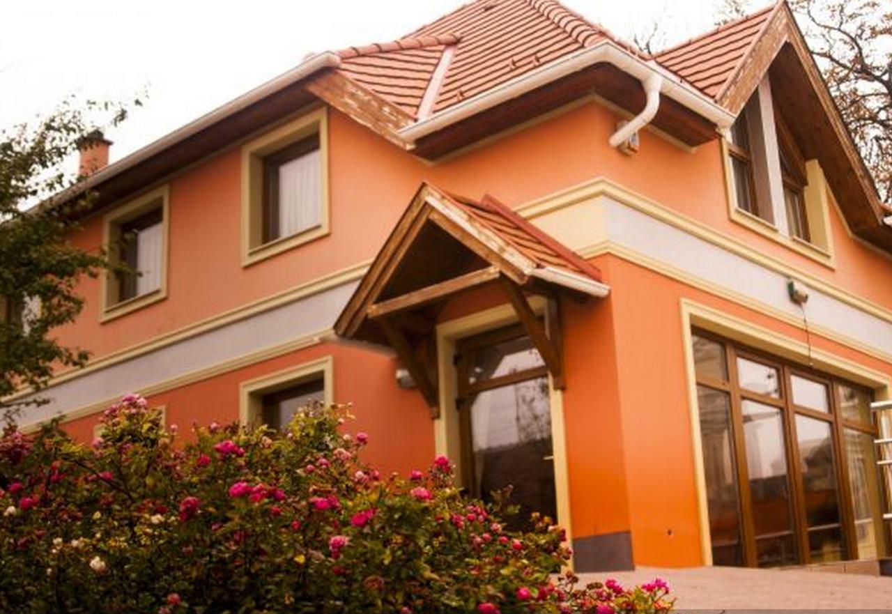 Csakvar Publo Etterem Es Panzio Bed & Breakfast エクステリア 写真