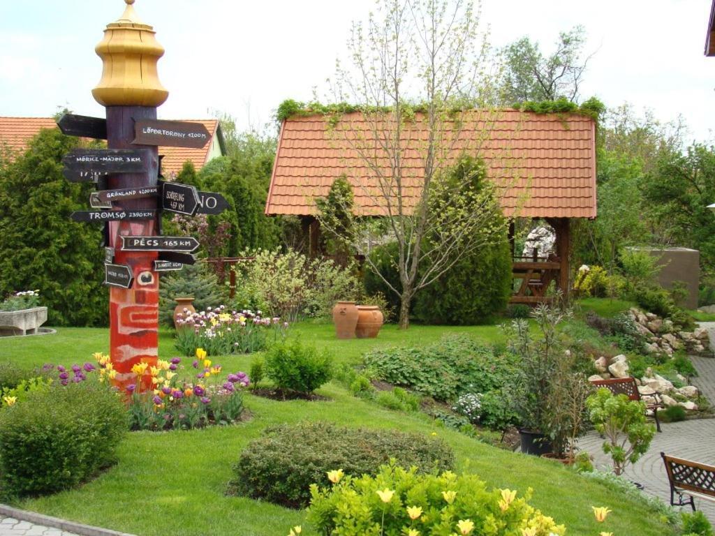 Csakvar Publo Etterem Es Panzio Bed & Breakfast エクステリア 写真