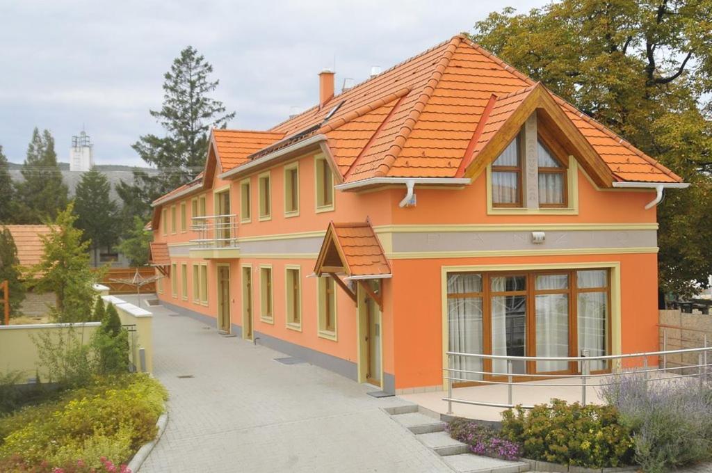 Csakvar Publo Etterem Es Panzio Bed & Breakfast エクステリア 写真