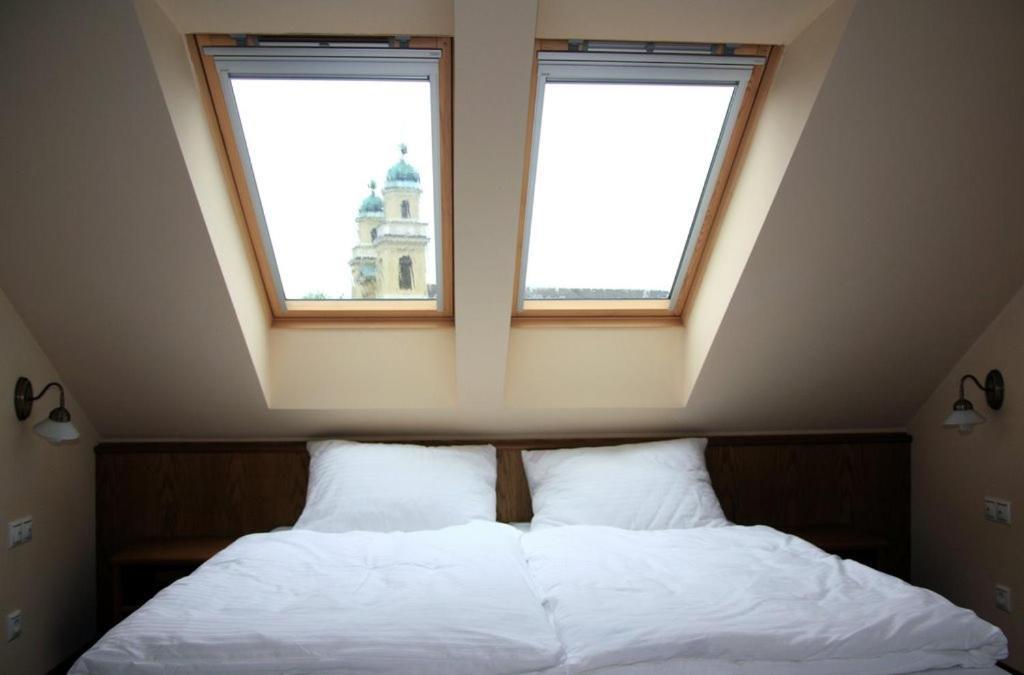 Csakvar Publo Etterem Es Panzio Bed & Breakfast エクステリア 写真